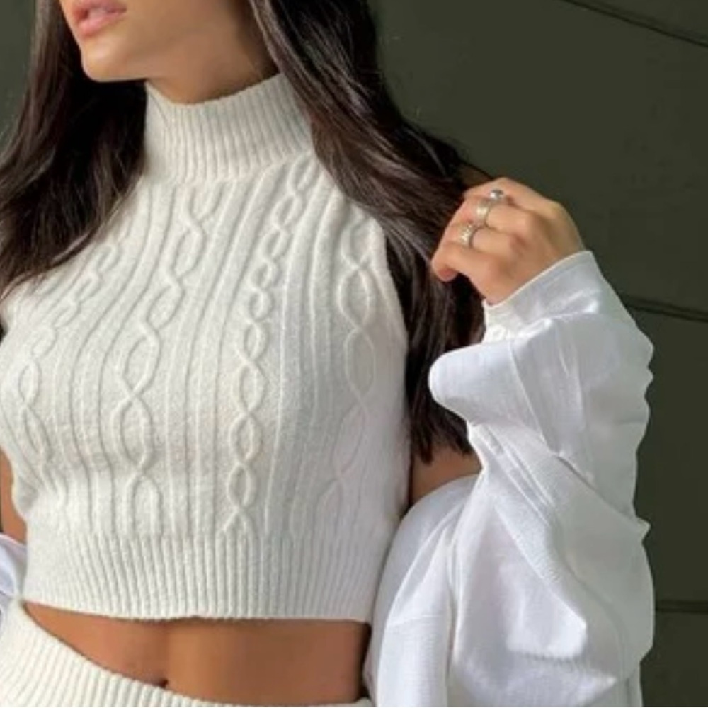 ALO Yoga White Turtleneck Sweater with Ribbed Design